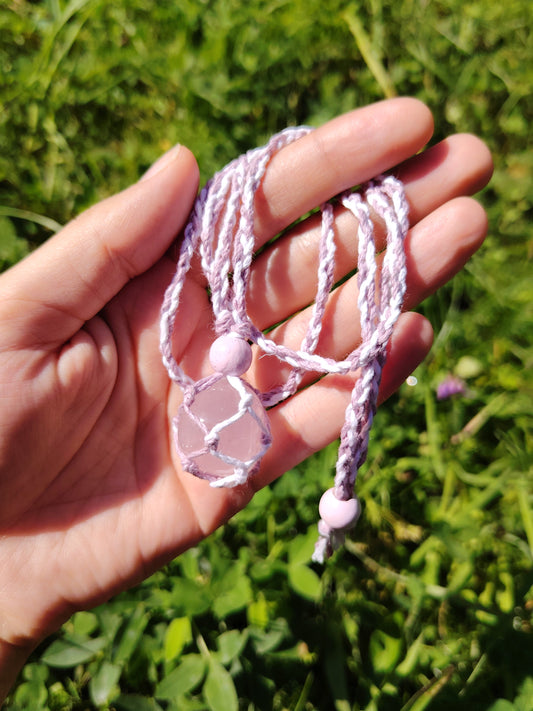 Ruusukvartsi ~kaulakoru